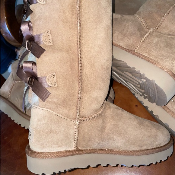 New never worn Ugg Classic Tall boots chestnut sz6 n 10 - Picture 2 of 3